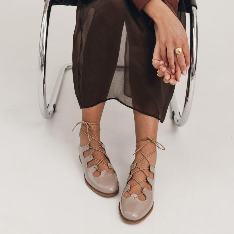 Skórzane baleriny wiązane - Easy Flow