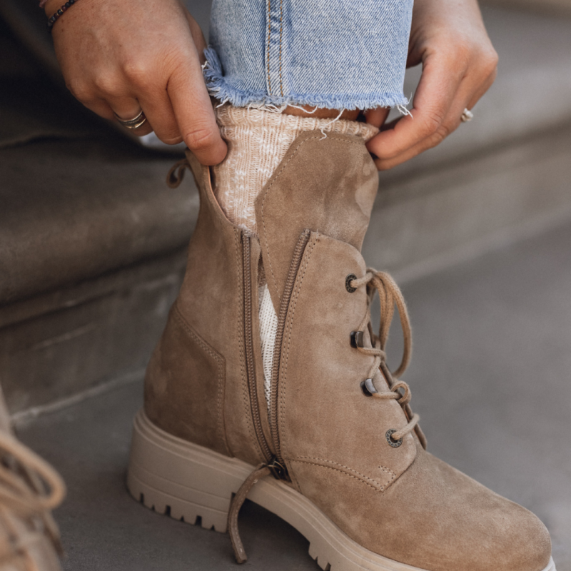 Sznurowane botki na obcasie brązowe - Touch The Sky