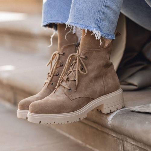 Sznurowane botki na obcasie brązowe - Touch The Sky