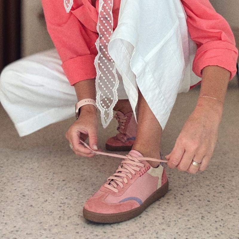 Zamszowe sneakersy damskie - Liczi