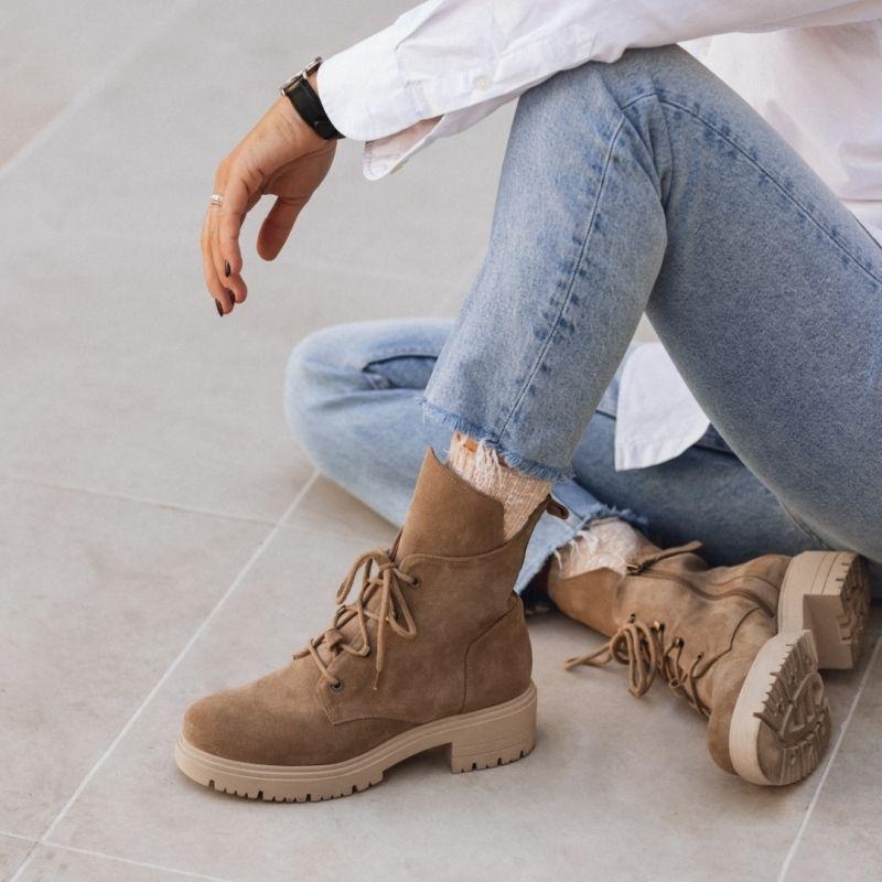 Sznurowane botki na obcasie brązowe - Touch The Sky