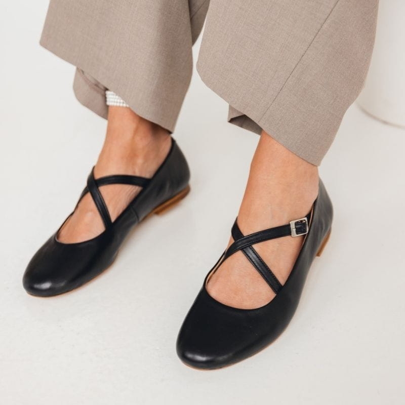 Skórzane baleriny z paskiem - Love Sick Girl