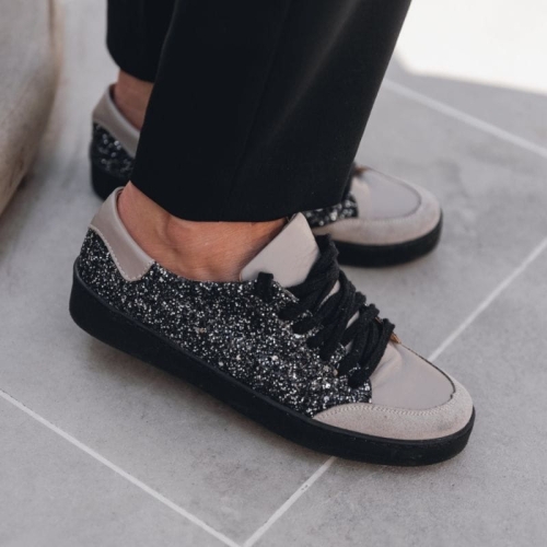 Skórzane buty sportowe damskie - A Fool In Love