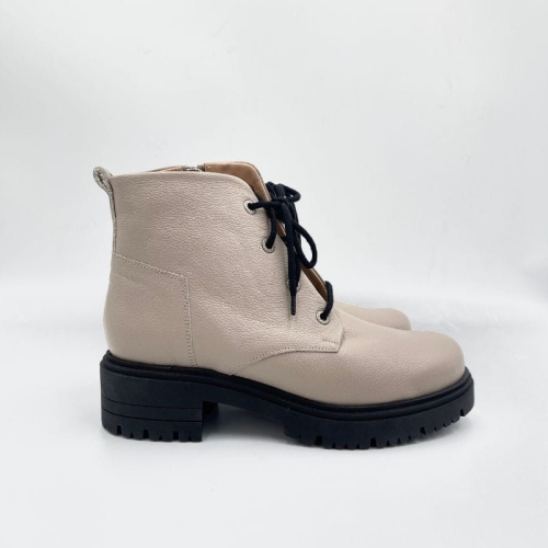 sznurowane-botki-na-obcasie-w-kolorze-taupe (2).jpg