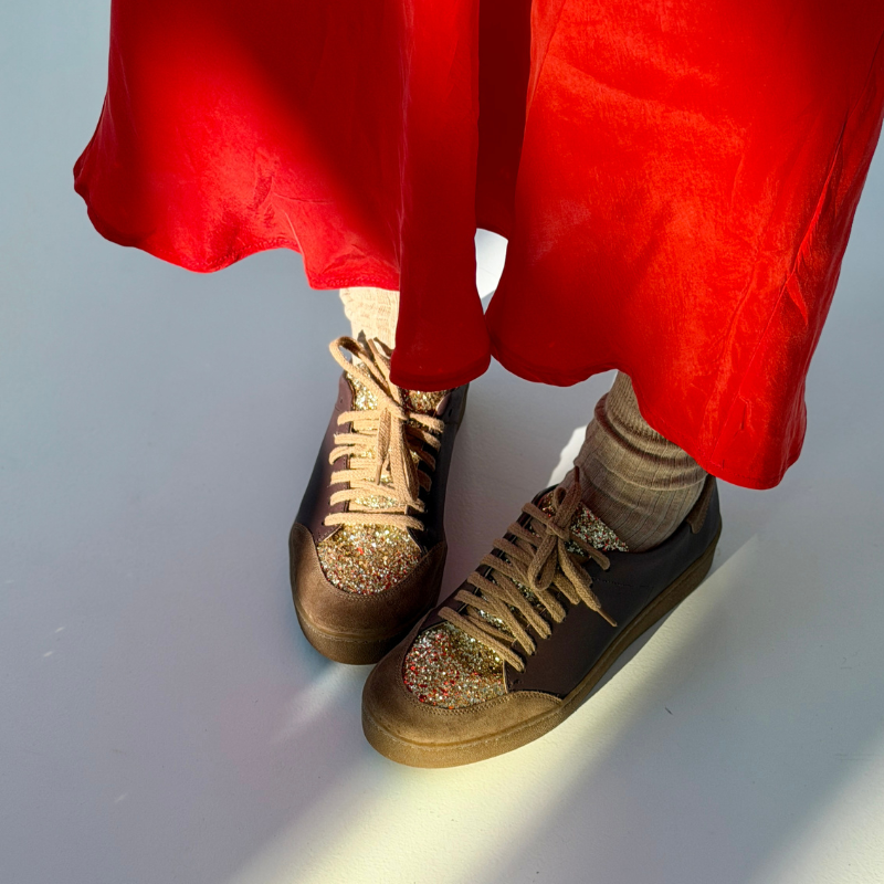 brazowe-sneakersy-z-brokatem-love-yourself(3).png