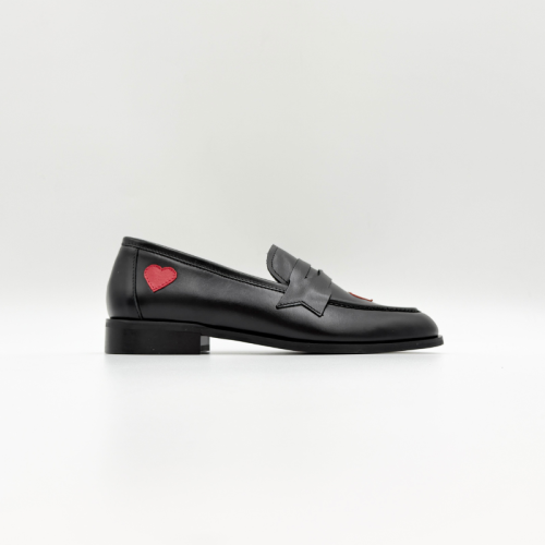 mokasyny-damskie-czarne-skorzane-little-hearts.png