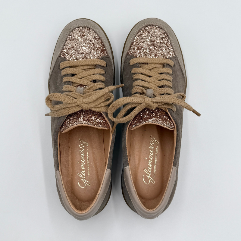 Bezowe-sneakersy-z-brokatem-delicate