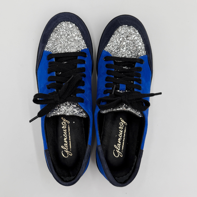 Kobaltowe-sneakersy-z-brokatem-electricity.png