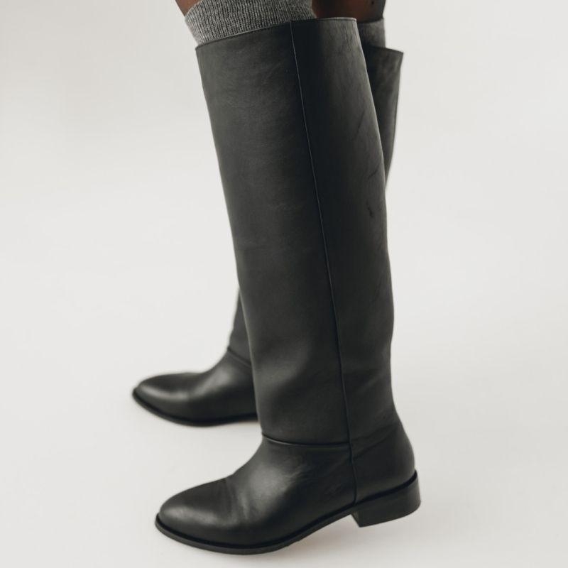 Czarne kozaki damskie z szeroką cholewką - Equality