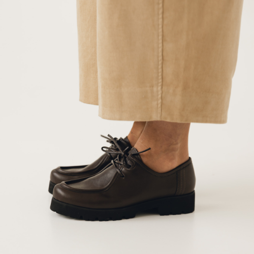 brazowe-skorzane-mokasyny-damskie-The-Other-Side (4).png