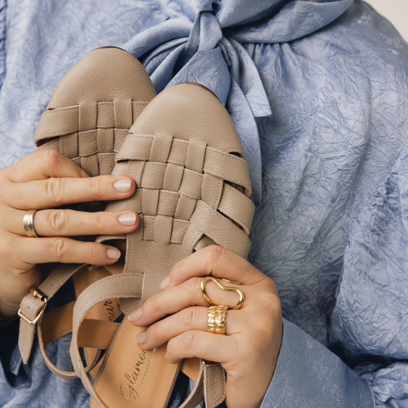 Skorzane-sandały-z-zakrytymi-palcami-Starting-Today (6).png