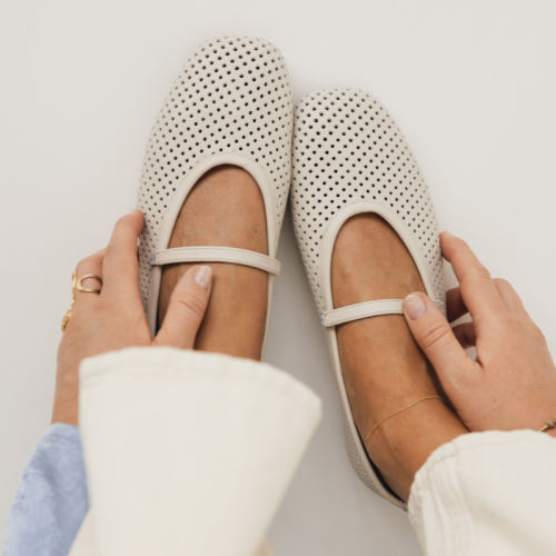 zamszowe-baleriny-z-kwadratowym-noskiem-Young-Girls .png