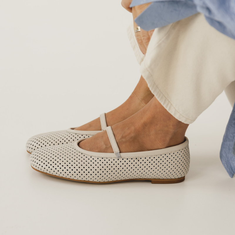 zamszowe-baleriny-z-kwadratowym-noskiem-Young-Girls (1).png