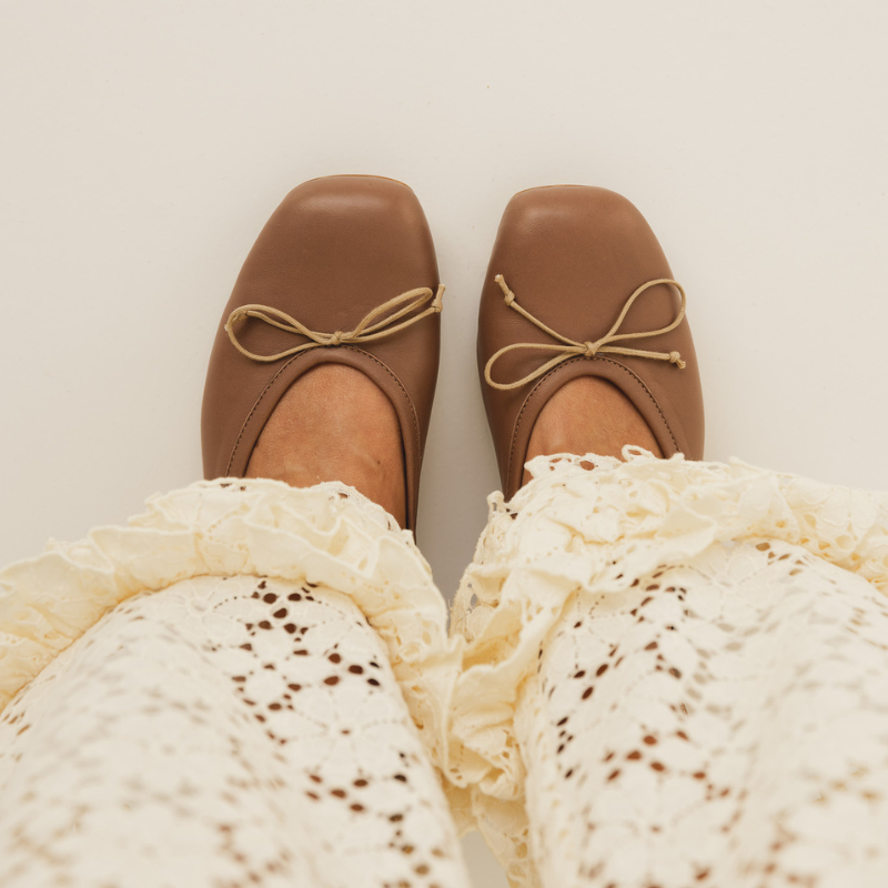 Kakaowe-balerinki-damskie-z-kwadratowym-noskiem-9.png