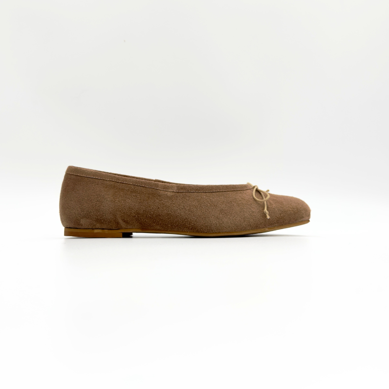 Zamszowe-baleriny-z-kwadratowym-noskiem-calm-Step (1).png