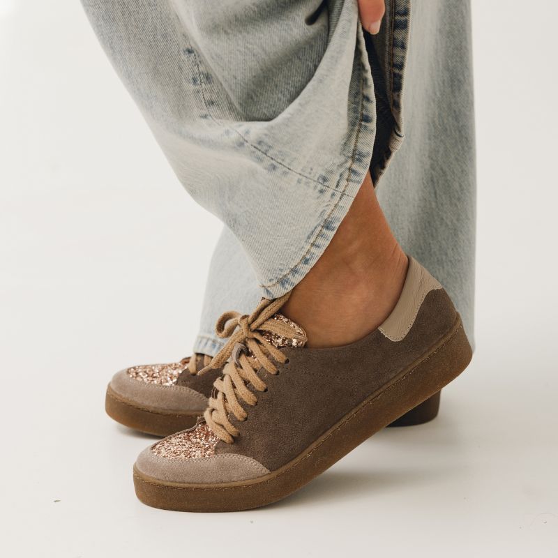 Bezowe-sneakersy-z-brokatem-delicate (4).jpg
