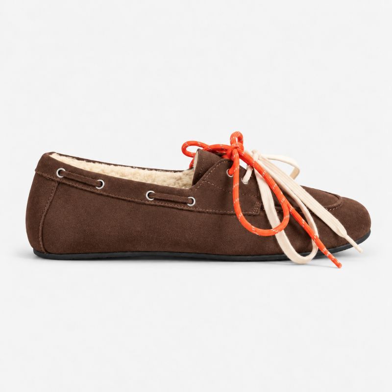 zamszowe-sznurowane-mokasyny-z-kolorowa-sznurowka-i-zawieszka-day-by-day