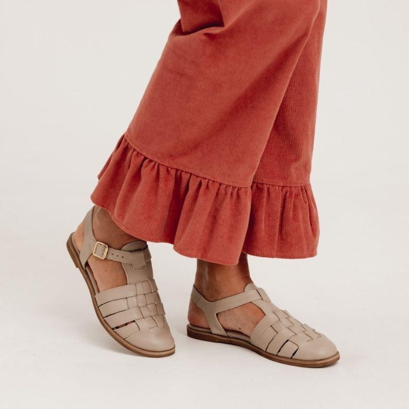 Skórzane sandały z zakrytymi palcami - Net Fit