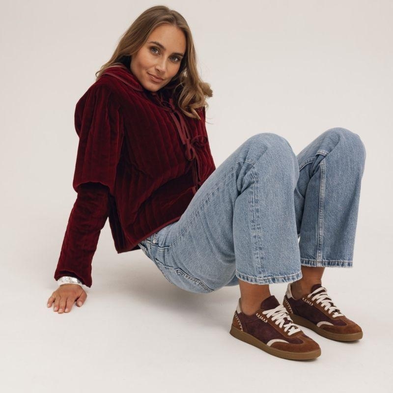 Zamszowe sneakersy damskie - Bakłażan