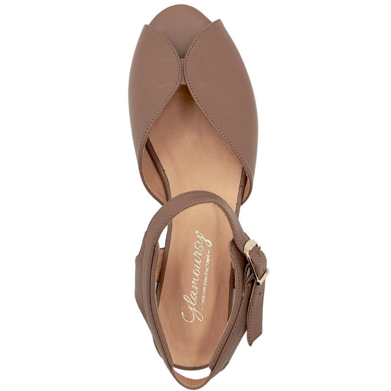 Sandały skórzane, płaskie 39